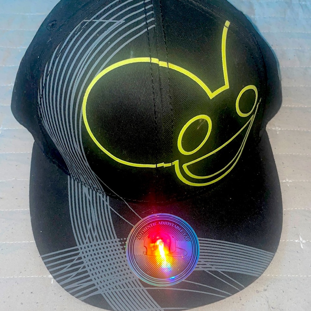 Nice cap fits all size with Authenticity Sticker on cap never worn.